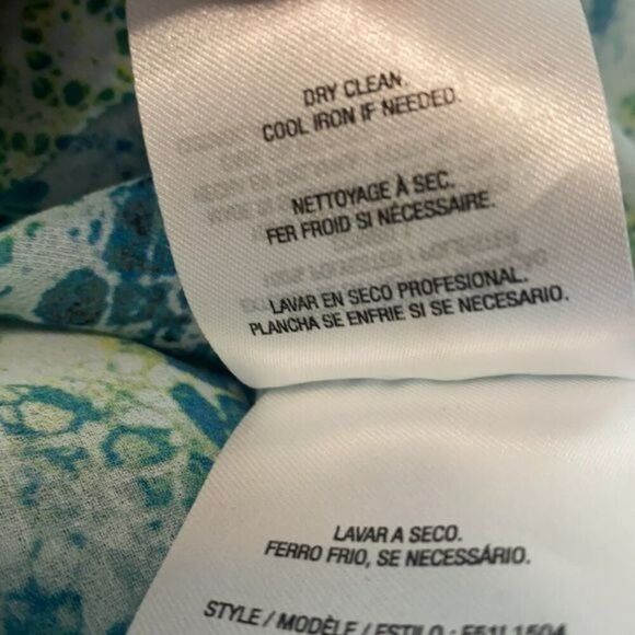 Tahari Long Sleeve Sheer Blouse Size Medium - Picture 8 of 8